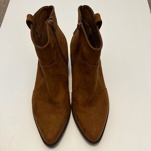 NWOT Boohoo Boots